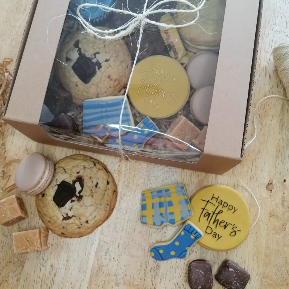 Cake Box with Window, 210L x 210W x 100H mm (8 x 8 x 4"), Natural Kraft