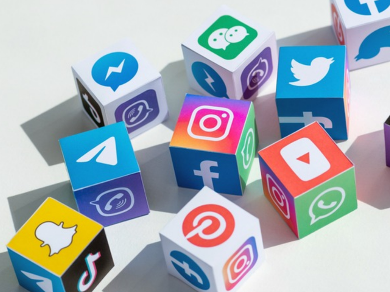 Social media icons as dices